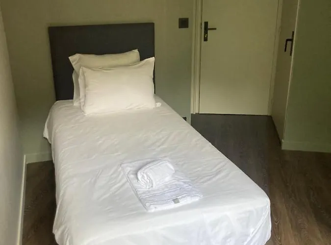 Du Chateau - Et Cazenac بيناك إي كازوناك