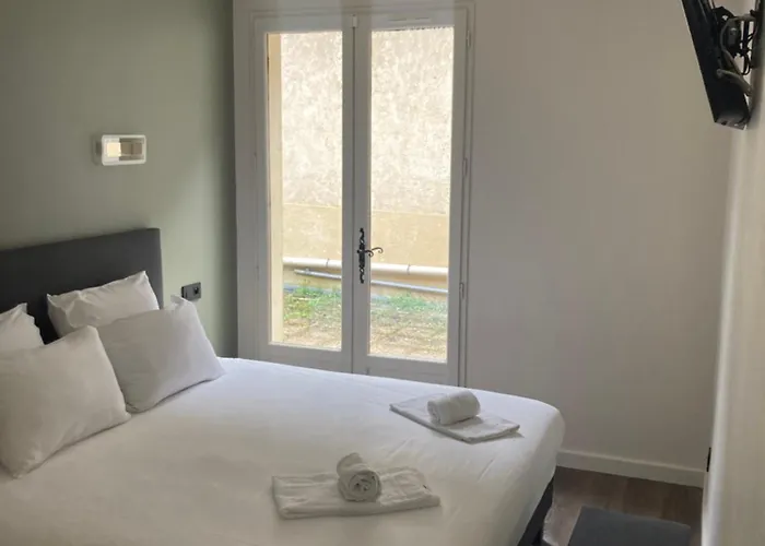 Du Chateau - Et Cazenac 2*