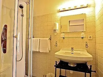 Du Chateau - Et Cazenac بيناك إي كازوناك