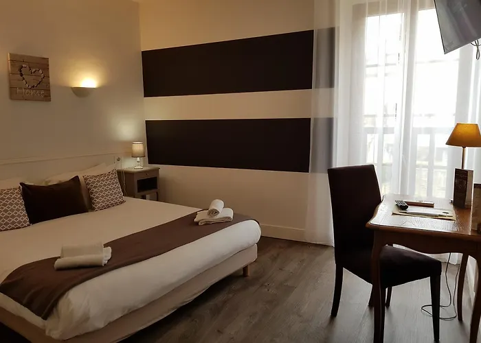 Du Chateau - Et Cazenac بيناك إي كازوناك