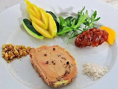 Du Chateau - Et Cazenac بيناك إي كازوناك