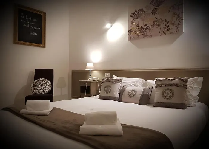 Du Chateau - Et Cazenac 2* بيناك إي كازوناك